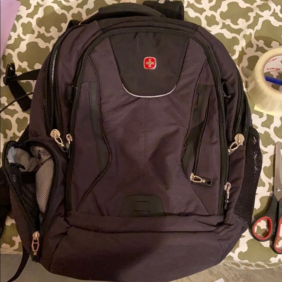 swiss gear charging backpack